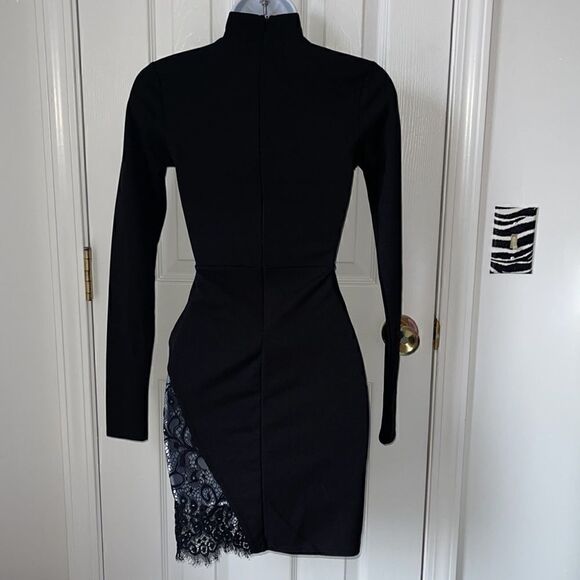 Beautiful lace dress - Picture 3 of 4